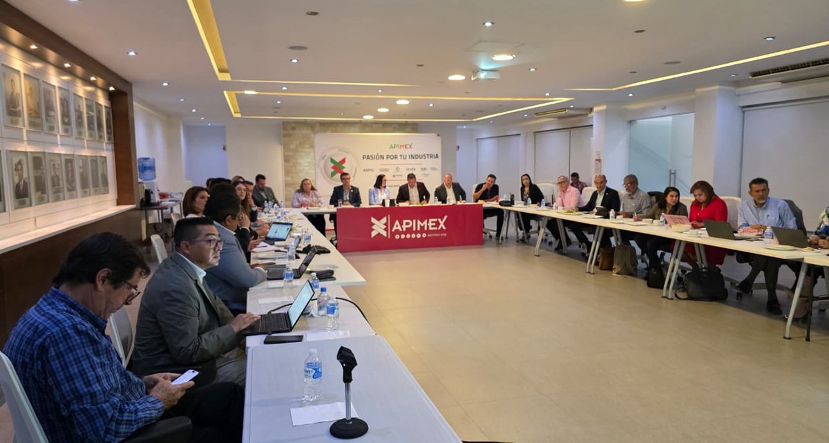 CCE de León (@cceleon) on Twitter photo Segunda sesión de la Mesa " Valor Guanajuato " entre la Secretaría de Economía del Estado <a href="/CristinaVsenor/">Cristina Villaseñor</a> y el CCEL.
Coordinación de estrategias y acciones para potenciar las fortalezas de las empresas guanajuatenses con el objetivo de incrementar su aportación a la economía Segunda sesión de la Mesa " Valor Guanajuato " entre la Secretaría de Economía del Estado <a href="/CristinaVsenor/">Cristina Villaseñor</a> y el CCEL.
Coordinación de estrategias y acciones para potenciar las fortalezas de las empresas guanajuatenses con el objetivo de incrementar su aportación a la economía