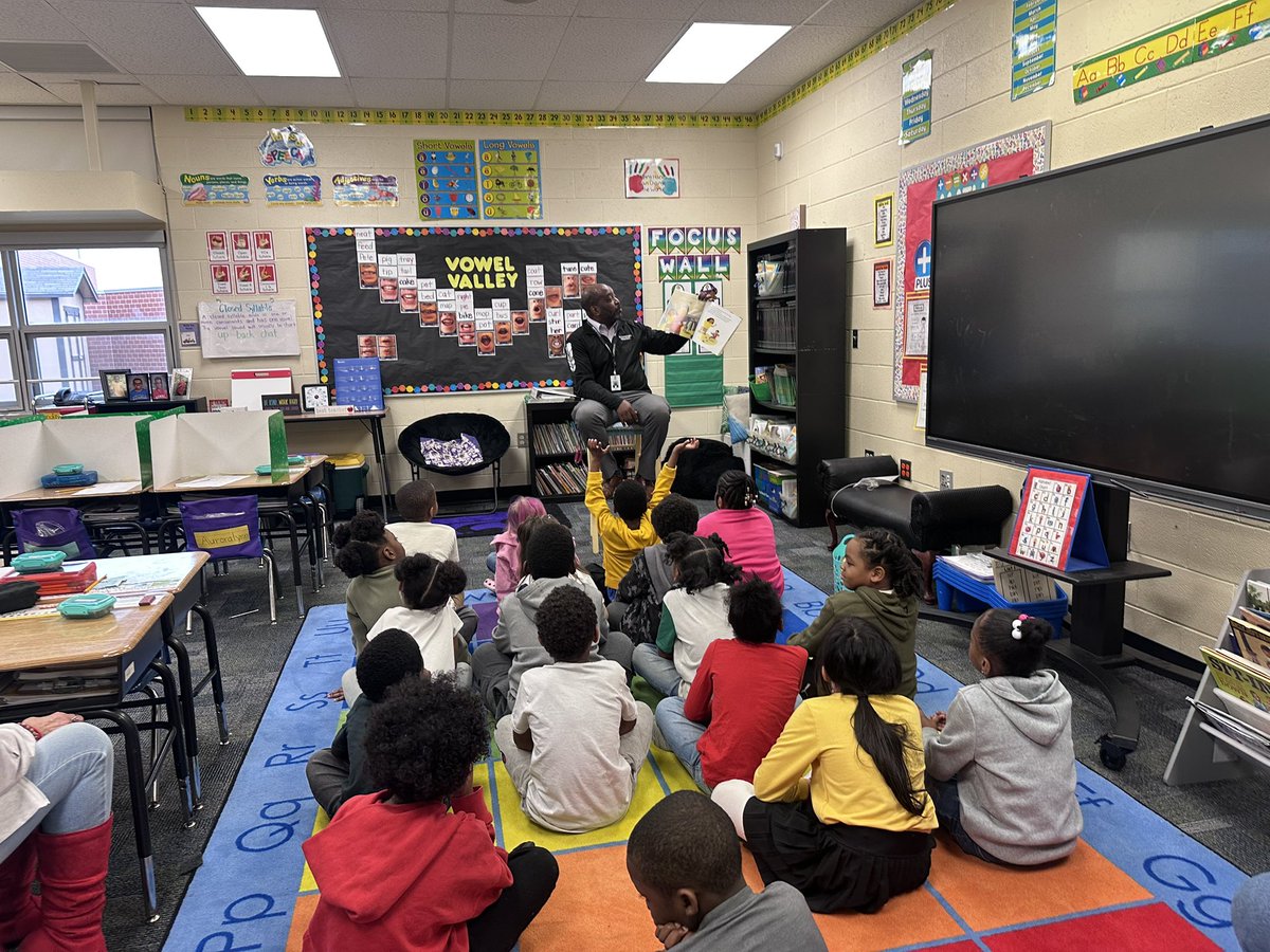 We kicked off Read Across America Week with guest readers! It was so fun to see community members reading with our scholars to encourage a love for reading.
On Tuesday, wear bright/neon colors to represent our bright futures!