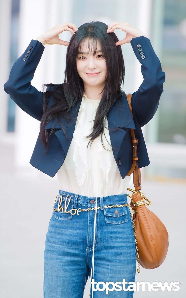TSN_PHOTO's tweet image. 레드벨벳 슬기, ‘쌍꺼풀 곰돌이 슬갸’ (인천공항 출국) [HD포토] #파리패션위크 #인천공항 #출국 #입국 #프리뷰 #레드벨벳 #RedVelvet #슬기 topstarnews.net/news/articleVi… &amp;lt;- Original Photo