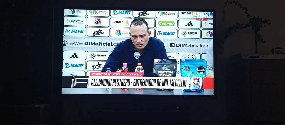 #espnequipofcolombia 
Viendo <a href="/ESPNColombia/">ESPN Colombia</a> y esperando la jornada de <a href="/ChampionsLeague/">UEFA Champions League</a> de mañana🙂,ojalá con el balón de la champions. Saludos.