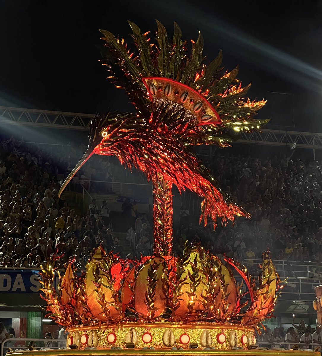 E O BEIJA-FLOR VOA ALTO NA SAPUCAÍ! CHAAAAMA JOÃO!