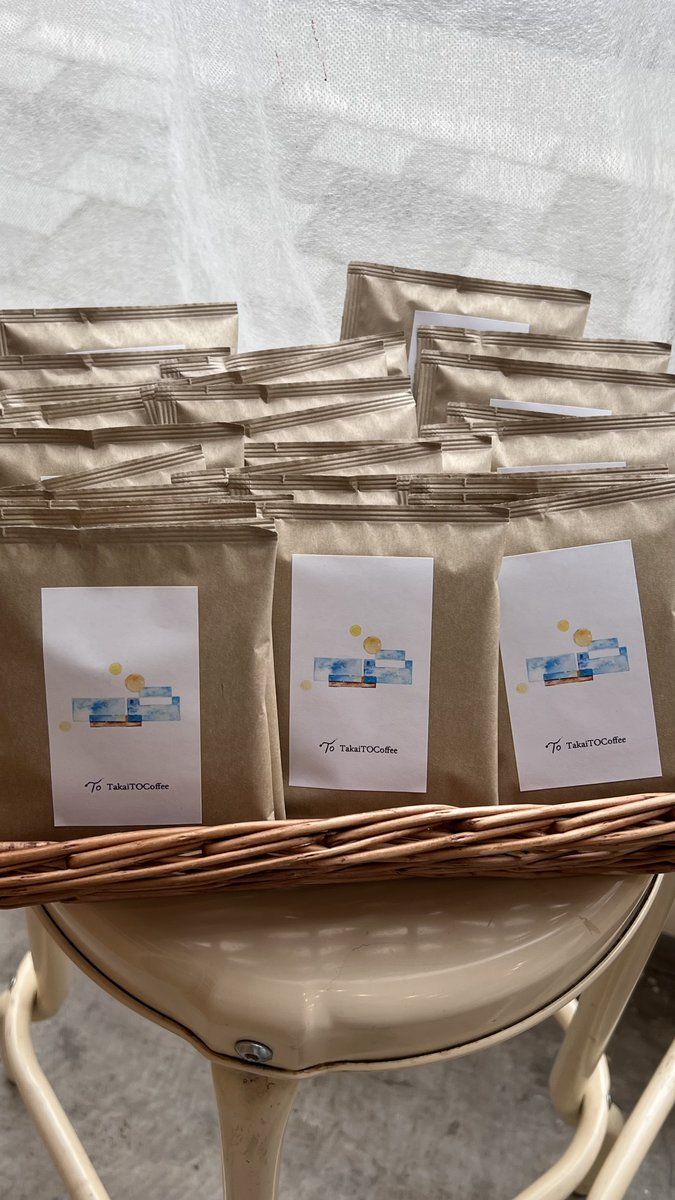 \ OPEN!! / 
みんなのコンビニ本日もオープンしました！
TakaiTOCoffeeさんの『日吉町ブレンド』が入荷しています！
1杯分個包装なので、プレゼント用にも喜ばれること間違いなしです☕️

本日も11:30-18:00でお待ちしております！