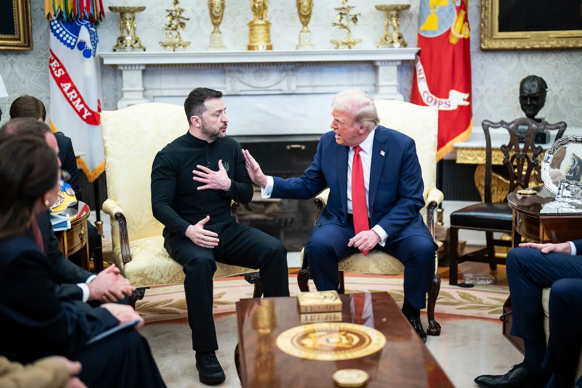 AmericaAdn's tweet image. Trump ordena poner en pausa toda la ayuda militar de EE. UU. a Ucrania para defenderse de Putin tras altercado en la Oficina Oval con Zelensky