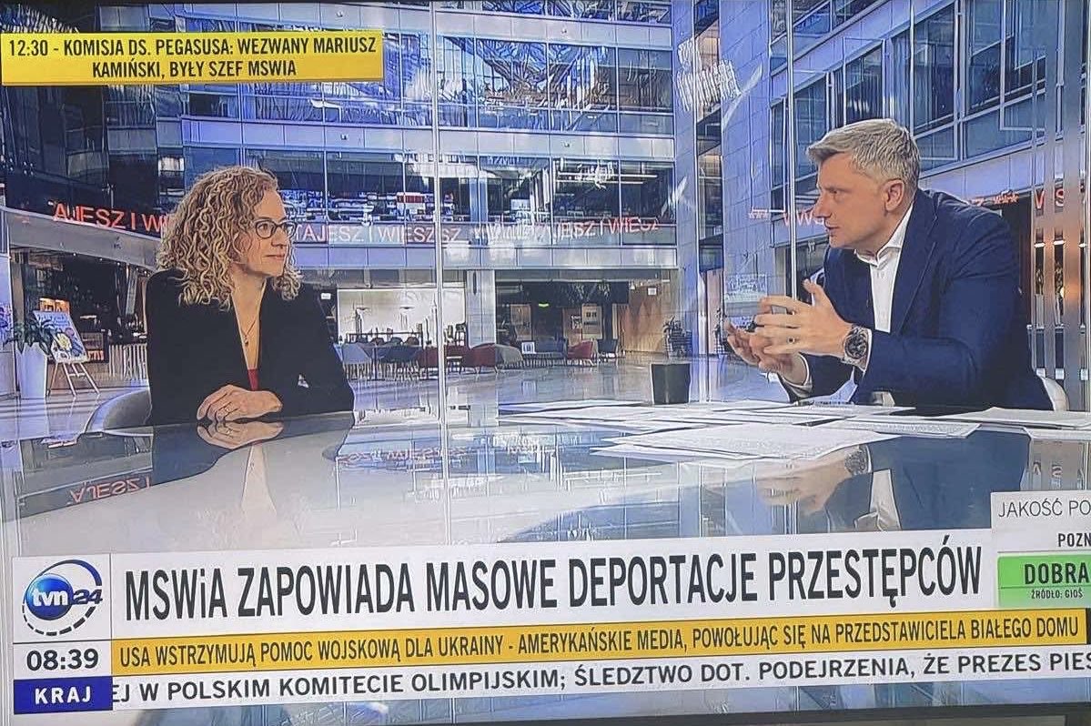 Przestępczość wśród cudzoziemców w PL jest mniejsza niż wśród Polaków. W 2024 r. - uśredniając, choć jednostki bardzo zawyżają - przestępstwo popełniło ok. 2% Polakow i 0,7% cudzoziemców (kalkulacja na podst. danych Straży Granicznej) - dzis w <a href="/tvn24/">tvn24</a> strazgraniczna.pl/pl/granica/sta…