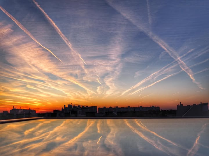 MarcusWadsak's tweet photo. Der Blick heute Früh aus meinem Fenster verleitet manche zu glauben, das Wetter würde manipuliert werden. Warum das Quatsch ist, erkläre ich in meinem neuen Buch.
Lesen gegen Lügen, Mythen und Fake News. https://t.co/MT3vBiC9MB