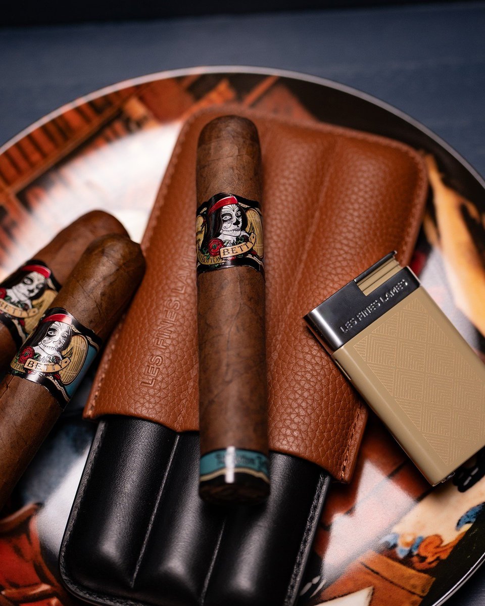 LES FINES LAMES (@lesfineslames) on Twitter photo Case unloaded, lighter hot, Fat Biottom Bettyโs about to go off.
โฒ
โฒ
<a href="/drewestatecigar/">Drew Estate Cigars</a>
Cigar Case TRIO - Brown
Le FEU SVELT - FDE Leaves
Deadwood Fat Bottom Betty <a href="/drewestatecigar/">Drew Estate Cigars</a>
โฒ
โฒ
โฒ
โฒ
#TheLastStep #lesfineslames #cigaraccessories #cigarcase #drewestatecigar #drewestate Case unloaded, lighter hot, Fat Biottom Bettyโs about to go off.
โฒ
โฒ
<a href="/drewestatecigar/">Drew Estate Cigars</a>
Cigar Case TRIO - Brown
Le FEU SVELT - FDE Leaves
Deadwood Fat Bottom Betty <a href="/drewestatecigar/">Drew Estate Cigars</a>
โฒ
โฒ
โฒ
โฒ
#TheLastStep #lesfineslames #cigaraccessories #cigarcase #drewestatecigar #drewestate