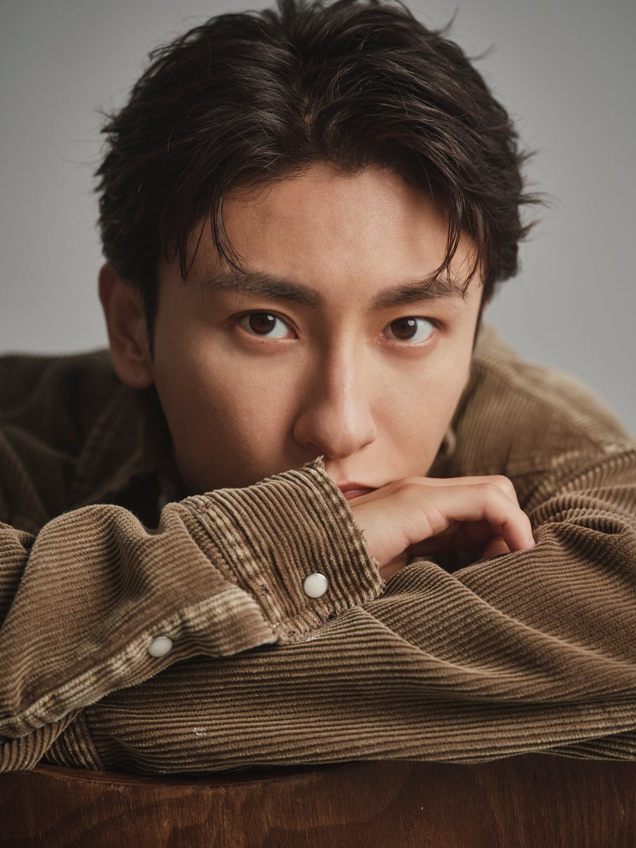 modelpress's tweet photo. AAA與真司郎、ノンフィクションエッセイ決定
カミングアウト前後の感情を赤裸々に記す

📷️独占カット
https://t.co/UFxPvHhvr4

幼少期に感じた違和感やそのエピソード、アーティストデビューを果たすも誰にも言えない悩みを抱え孤独感を味わっていたことなど、半生を振り返る。

@A_Shinjirooooo https://t.co/lFi5zyk2u2