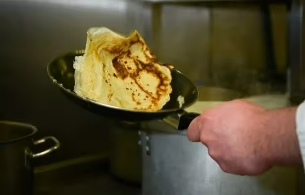 Please be flippin' careful when making pancakes this Shrove Tuesday. 
Click the link for cooking safety advice ➡️  orlo.uk/l5BkN