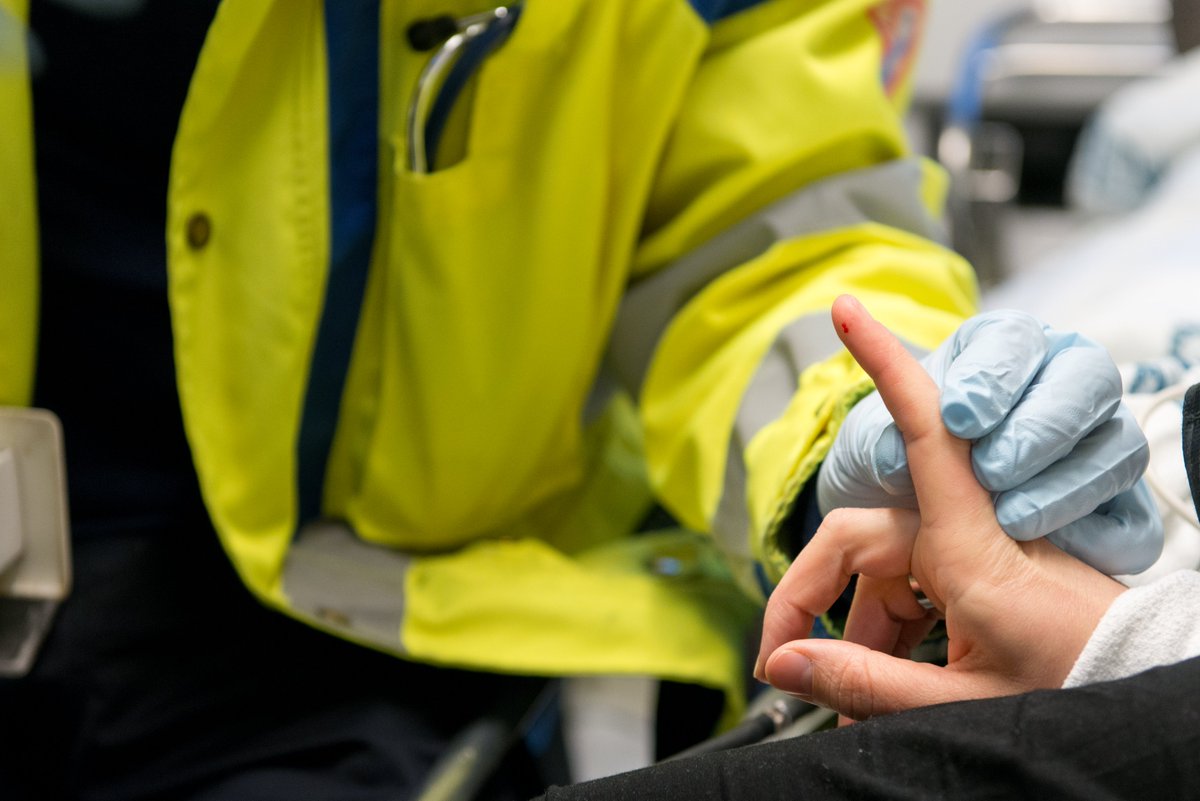 Region Hovedstaden (@regionh) on Twitter photo AFTALE MED 29 KOMMUNER - Ældre, sårbare mennesker skal ikke sendes afsted til en akutmodtagelse, hvis vi kan behandle borgerne i deres eget hjem eller på plejehjem, siger regionrådsformand <a href="/larsgaardhoj/">Lars Gaardhøj</a> <a href="/SisseMarieWe/">Sisse Marie Welling</a> <a href="/PederReistad/">Peder Chr Reistad</a> #dkpol #dkmedier regionh.dk/presse-og-nyt/… AFTALE MED 29 KOMMUNER - Ældre, sårbare mennesker skal ikke sendes afsted til en akutmodtagelse, hvis vi kan behandle borgerne i deres eget hjem eller på plejehjem, siger regionrådsformand <a href="/larsgaardhoj/">Lars Gaardhøj</a> <a href="/SisseMarieWe/">Sisse Marie Welling</a> <a href="/PederReistad/">Peder Chr Reistad</a> #dkpol #dkmedier regionh.dk/presse-og-nyt/…