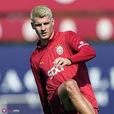 SAÇ BOYATMAK DOPİNG TESTLERİNDEN GEÇMEYİ SAĞLAR MI? 
Araştırmalara göre: test saçtan yapılıyorsa  sarıya boyatma,testi geçebilir.İdrar veya kandan yapılıyorsa testi geçemez.
TFF idrardan test yaptığı için saç boyatmak hiç bir işe yaramaz. 
#doping
<a href="/yagosabuncuoglu/">Yağız Sabuncuoğlu</a>