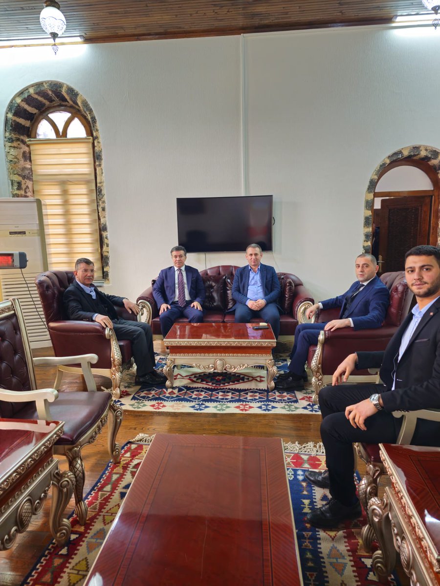aksiverek's tweet photo. Şanlıurfa Milletvekilimiz Sn.Mehmet Ali Cevheri, İlçe Başkanımız Cengiz Özeyranoğlu, Belediye Başkanımız Ali Murat Bucak,Kadın Kolları Başkanımız Rahime Tüysüz Denizedalan ve Gençlik Kolları Başkanımız Ramazan Acar ile Siverek Kaymakamlığına ziyarette bulunarak Kaymakamı Musa Aydemir ile istişarelerde bulundular.
Kaymakamımıza misafirperverliklerinden dolayı teşekkür ederiz.
@RTErdogan
@abuyukgumus
@Akparti 
@akpartiurfa 
@malicevheri 
@milhamigunbegi 
@SbrKnk 
@AvFrtgl 
@Cengizozeyran82
@bucakalimurat82
@siverekkaymakam
@RahimeTuysuz
@ramazanacar199
@akkadinsiverek
@AKGENCLKSIVEREK
@selahattin0773