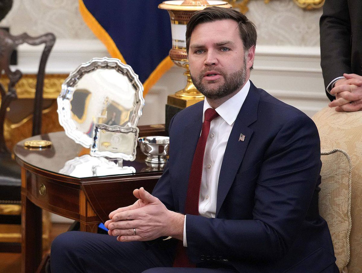 "Take your deals and shove them up your ass!" – Why Ukraine cannot trust U.S. "security guarantees"

🇺🇸 U.S. Vice President J.D. Vance has stated that if Zelenskyy presents a "real proposal" and if Ukraine is "ready to engage in negotiations," the door is open.

💬 "If you want