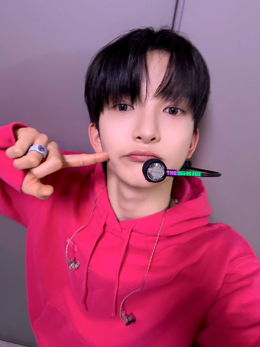 [★370회 더쇼초이스 후보①]
아크 nu kidz 무대 봤어?
틀 다 깨고 무대 다 깨고 우리집 벽도 다 깨고
나도 모르게 계속 멍~하게 빠져들어
아기멍게 돼서 na kidz 됐잖아. 회춘함 🙊😂

#ARrC #THESHOW #nukidz <a href="/official_arrc/">ARrC</a>