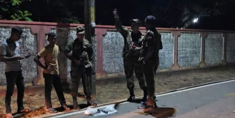 ThinakaranLK's tweet image. 🔴  மட்டு. ஆரையம்பதி கடற்கரையில் மிதந்து வந்த மர்ம பொருள்
- திறந்துபார்க்க முற்பட்டபோது வெடித்ததில் இளைஞன் காயம்

மேலதிக விபரம் &amp;gt;&amp;gt;&amp;gt; thinakaran.lk/?p=117756

#MysteriousObject #Found #Arayampathy #Beach #Batticaloa #Explosion #Injured #Thinakaran #SriLanka #LKA #SL