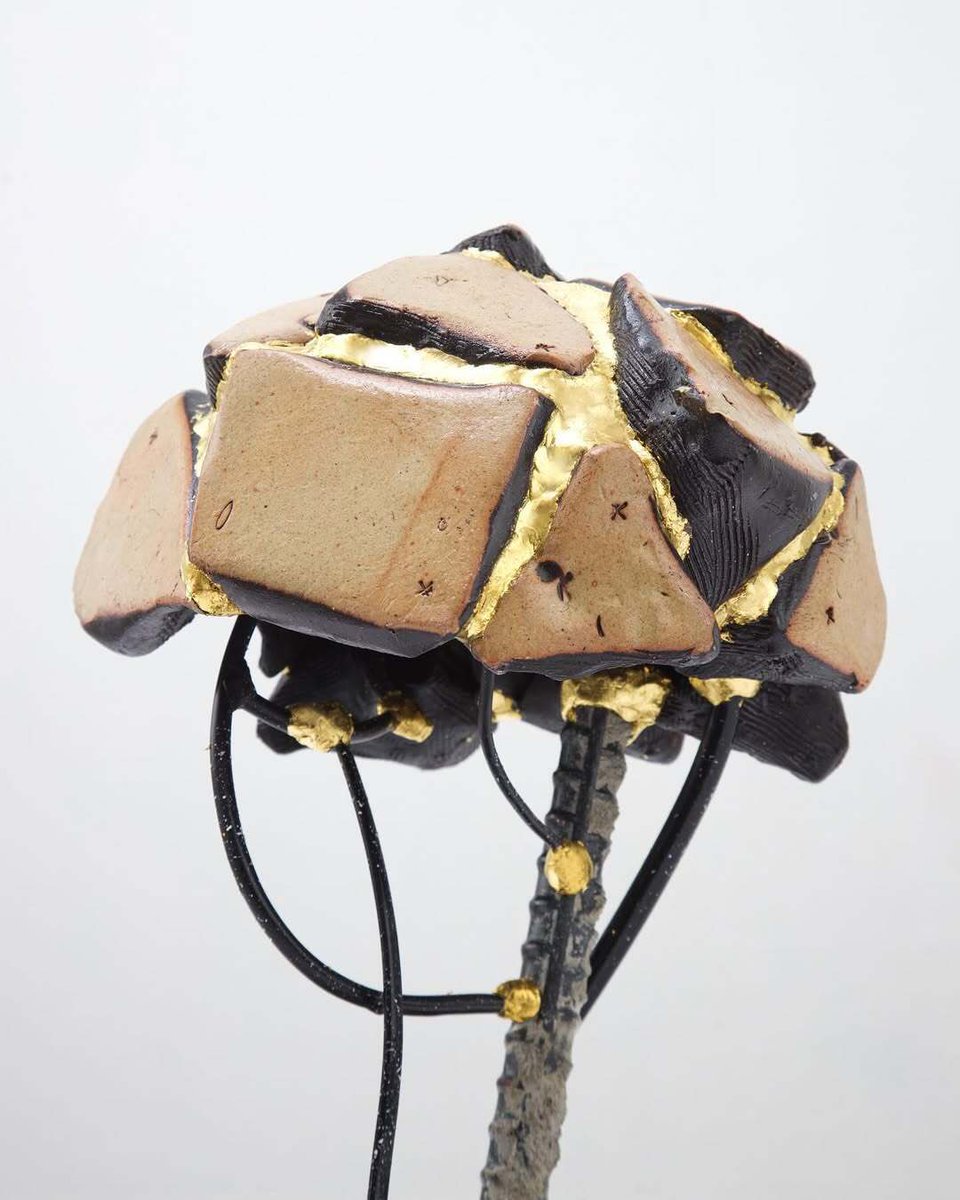 ArteGlobale's tweet image. How can design reshape the way we see waste? 

💡 Explore his creative journey, environmental philosophy, and vision for the future in our exclusive interview.

🔗 Read now artsy.net/article/arte-g…

#HaneulKim #DesignForTheFuture #SustainableArt #Kintsugi  #ArteGlobale #Artsy