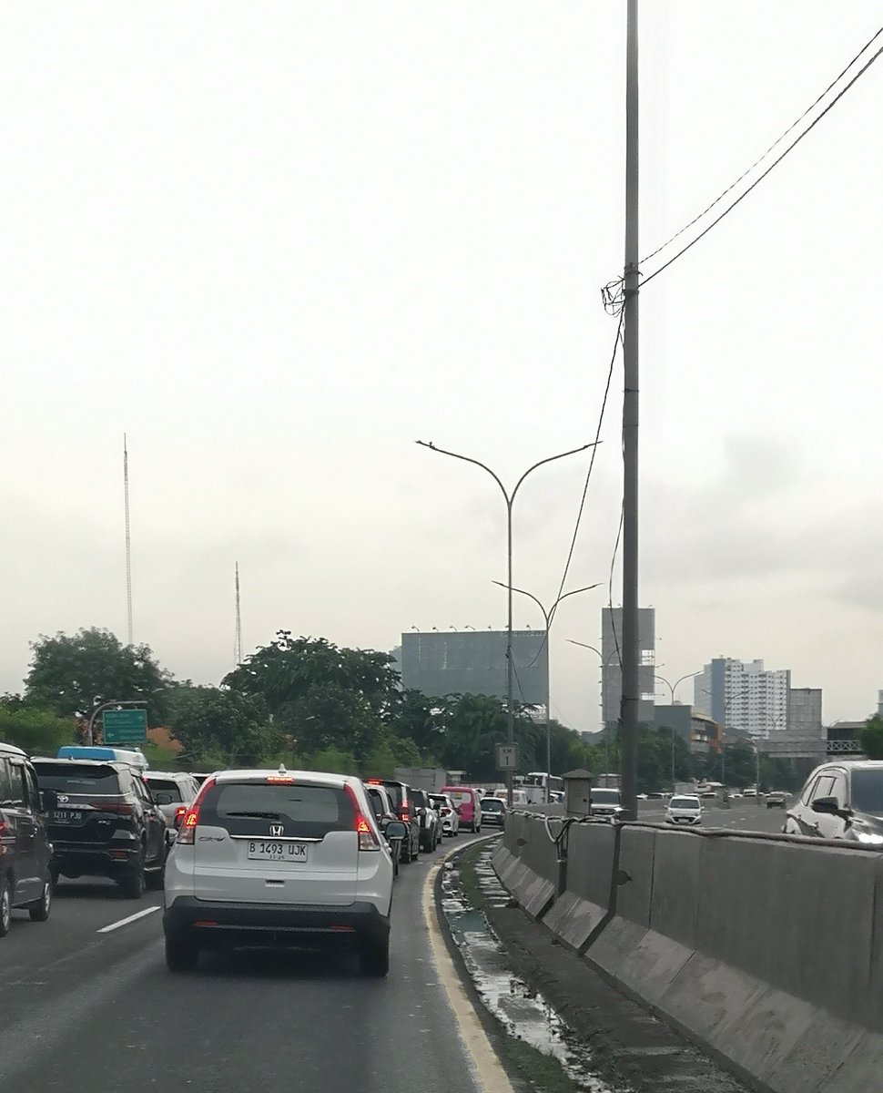 tok3ng's tweet photo. Jakarta 16.22 :
Hampir 1 jam perjalanan dari Cideng menuju underpass Tomang.
Kemacetan terlihat sampai ke Kebun Jeruk
@RadioElshinta
@SonoraFM92 https://t.co/ZPRtJ69tUF