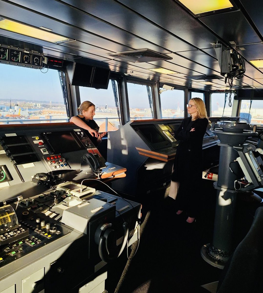 Lucy Rigby KC MP (@lucyrigby) on Twitter photo The security of our country is this Government’s first priority 🇬🇧
A pleasure to visit HMS Queen Elizabeth <a href="/HMSQNLZ/">HMS Queen Elizabeth</a> at <a href="/HMNBPortsmouth/">HMNB Portsmouth</a> to discuss with <a href="/RoyalNavy/">Royal Navy</a> personnel & lawyers their critical role in keeping us safe ⚓️🚢 The security of our country is this Government’s first priority 🇬🇧
A pleasure to visit HMS Queen Elizabeth <a href="/HMSQNLZ/">HMS Queen Elizabeth</a> at <a href="/HMNBPortsmouth/">HMNB Portsmouth</a> to discuss with <a href="/RoyalNavy/">Royal Navy</a> personnel & lawyers their critical role in keeping us safe ⚓️🚢