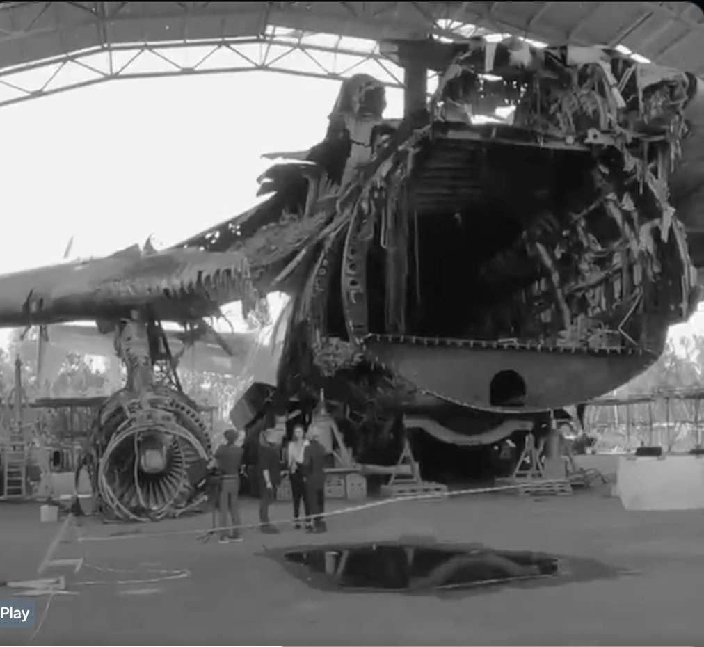 I'm wondering if I am the only one being uncomfortable watching this as a journalist...  x.com/Vivi44939724/s…