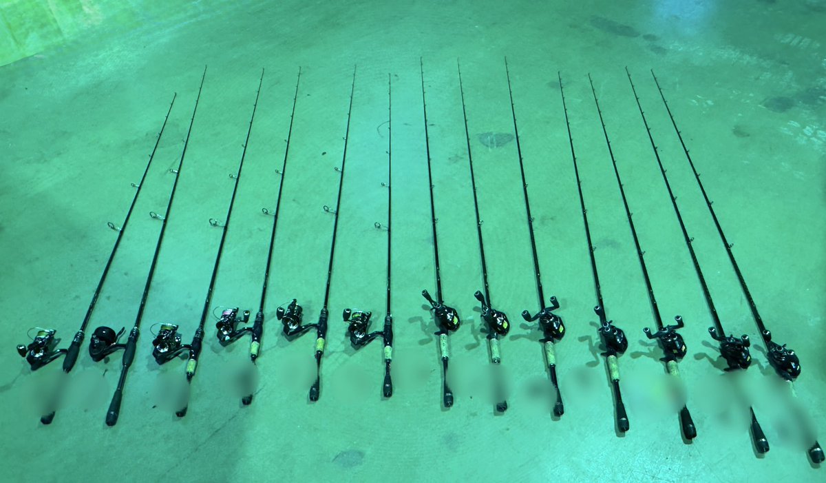 Yasu_ChampionGO's tweet image. 寒い中、野村ダム用タックルの選定。
ベイト７本
スピニング6本
あとは現場で更に絞って行く予定。
実に7年ぶりの野村ダムなので色々と思い出しつつセッティングしてました🙄
#FULLRANGE
#tailwalk #BaitBreath #デジタルストラクチャー #バスプロサポート #アイゾーンニューヨーク #サンライン #Real