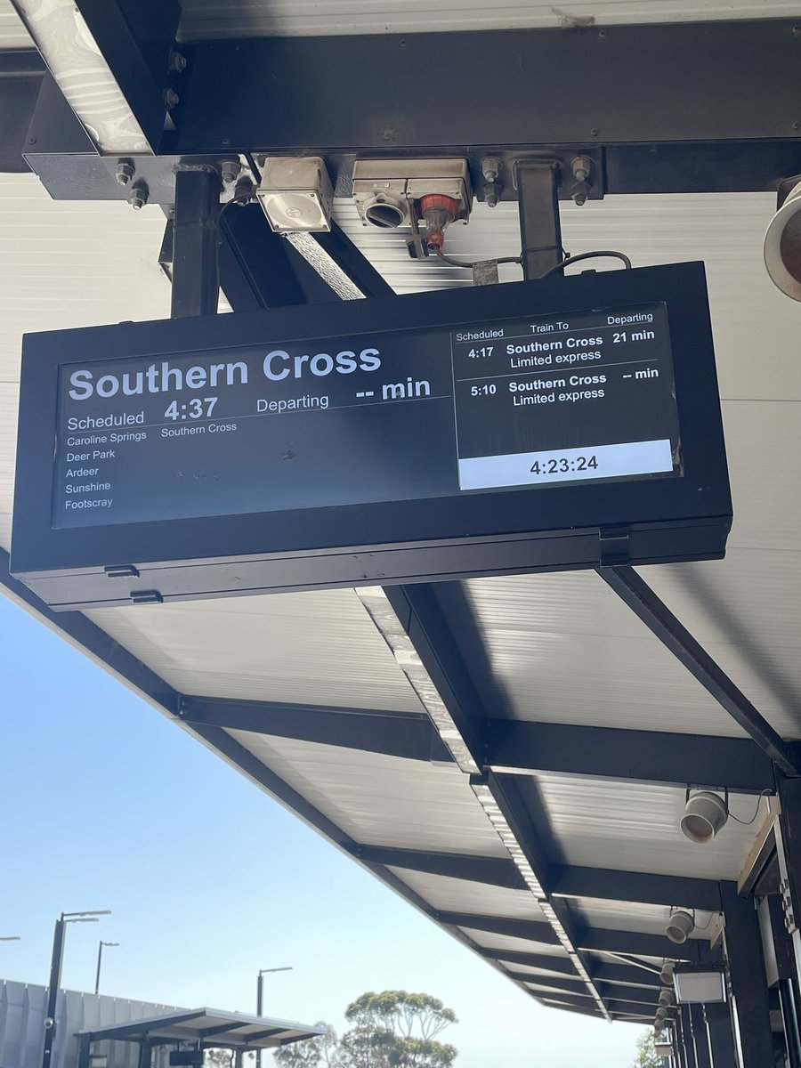 JamesDeanNOW's tweet photo. @vline_ballarat What on earth VLine???? Next up at Rockbank is the 4:37pm with no departure estimate but the 4:21pm arriving in 21 mins??? And no live status update on the website as well! https://t.co/sI9ChJ6yPl