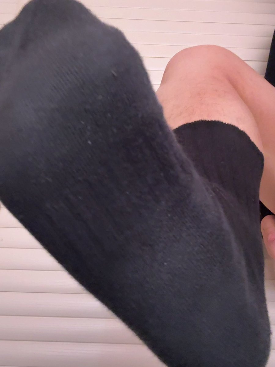 圣足，母狗速来膜拜
#臭脚 #袜子 #原味 #直男 #傻逼奴