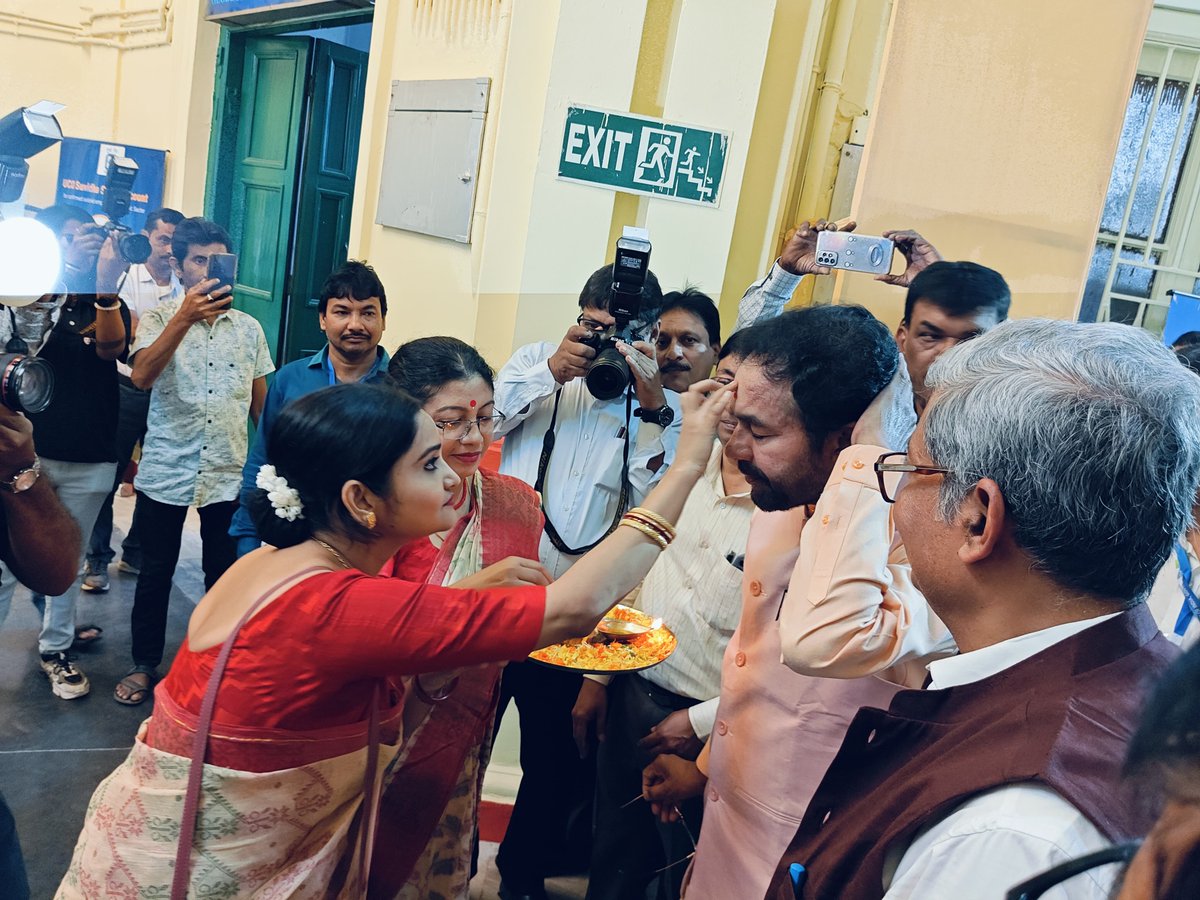 GeologyIndia's tweet photo. Shri G. Kishan Reddy, Hon'ble Union Minister for Coal & Mines was warmly welcomed by Shri Asit Saha, DG, GSI and senior officials at the 175th Foundation Day celebrations of GSI at CHQ, Kolkata.
#175YearsofGSI https://t.co/skvIfte32W