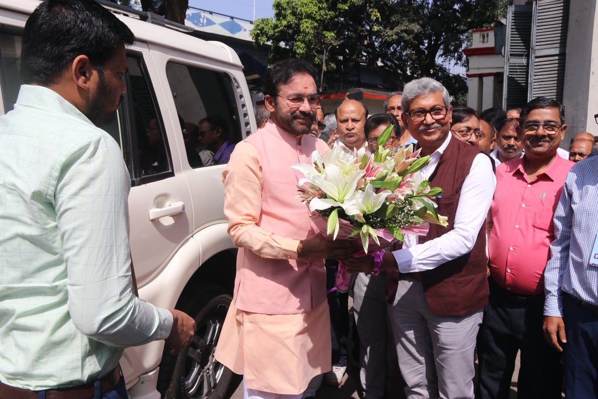 GeologyIndia's tweet photo. Shri G. Kishan Reddy, Hon'ble Union Minister for Coal & Mines was warmly welcomed by Shri Asit Saha, DG, GSI and senior officials at the 175th Foundation Day celebrations of GSI at CHQ, Kolkata.
#175YearsofGSI https://t.co/skvIfte32W