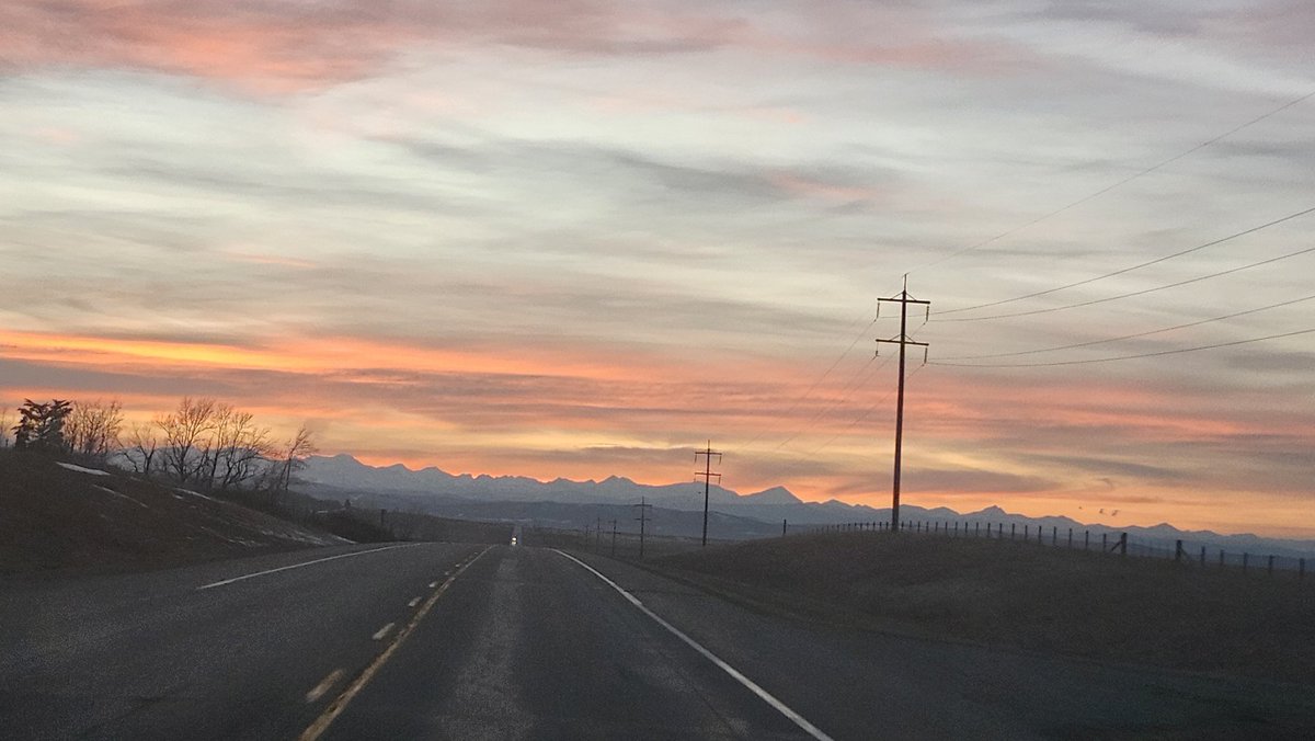 I can't get over these winter sunsets. 
#canadiangirl 
#foothills 
#albertabound