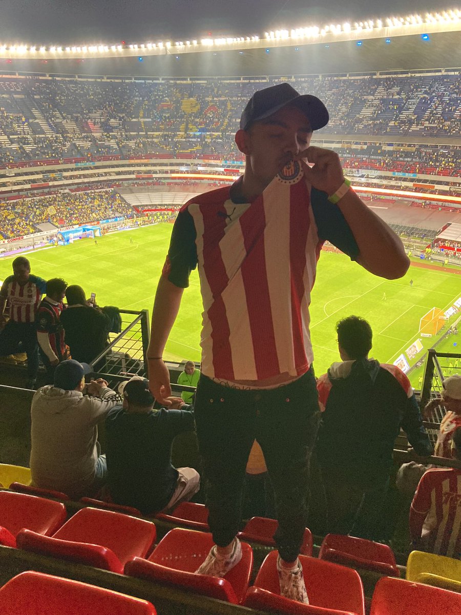 PepeApango's tweet photo. Confío @Chivas 
#EsPorElEscudo ❤️🤍💙 https://t.co/nAXCzXcIcu