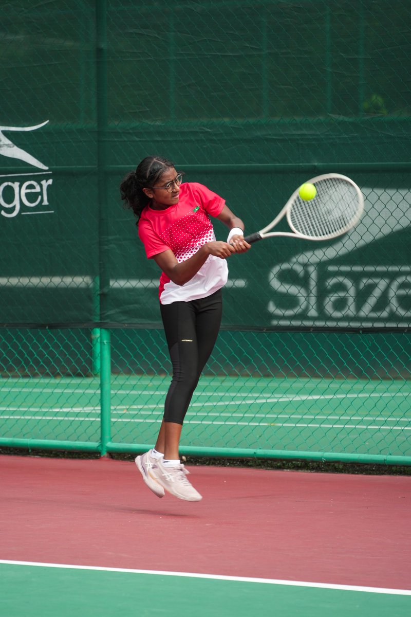 Congratulations! First win for Maldives 🇲🇻 Girls at the 2025 Billie Jean King Cup- Asia/Oceania Pre-Qualifying event.
Maldives 3- 0 Pacific Oceania
📸 Sarawak Lawn Tennis Association 
#tennismv #tennismaldives