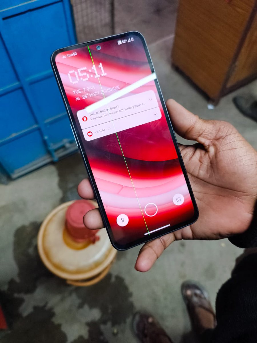 _techibee's tweet image. 🚨 Shame on you, Nothing! A green line issue and all you offer is a 10% discount?😡 @nothing @nothingindia 

Customers with no dents or physical damage are still being blamed. Can you prove it’s their fault? 🤔

So, are Nothing Phones only meant to last a year? After that, you