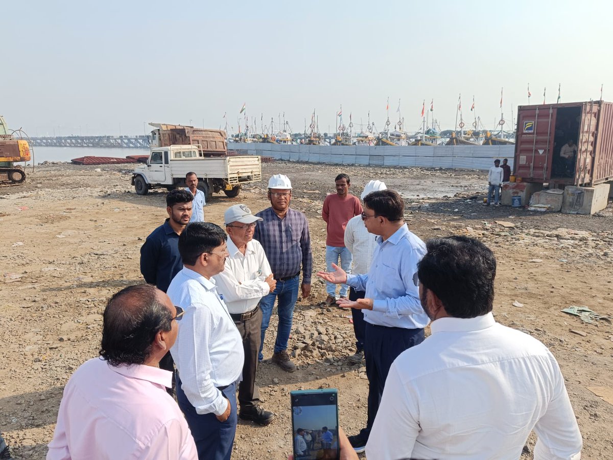 SDCL_India's tweet image. MD, SDCL, visited Sagarmala-funded maritime projects in Maharashtra,conducting an on-site inspection to review progress &amp;amp; address key challenges.#MaritimeDevelopment #Infrastructure @shipmin_india @mahamaritime1