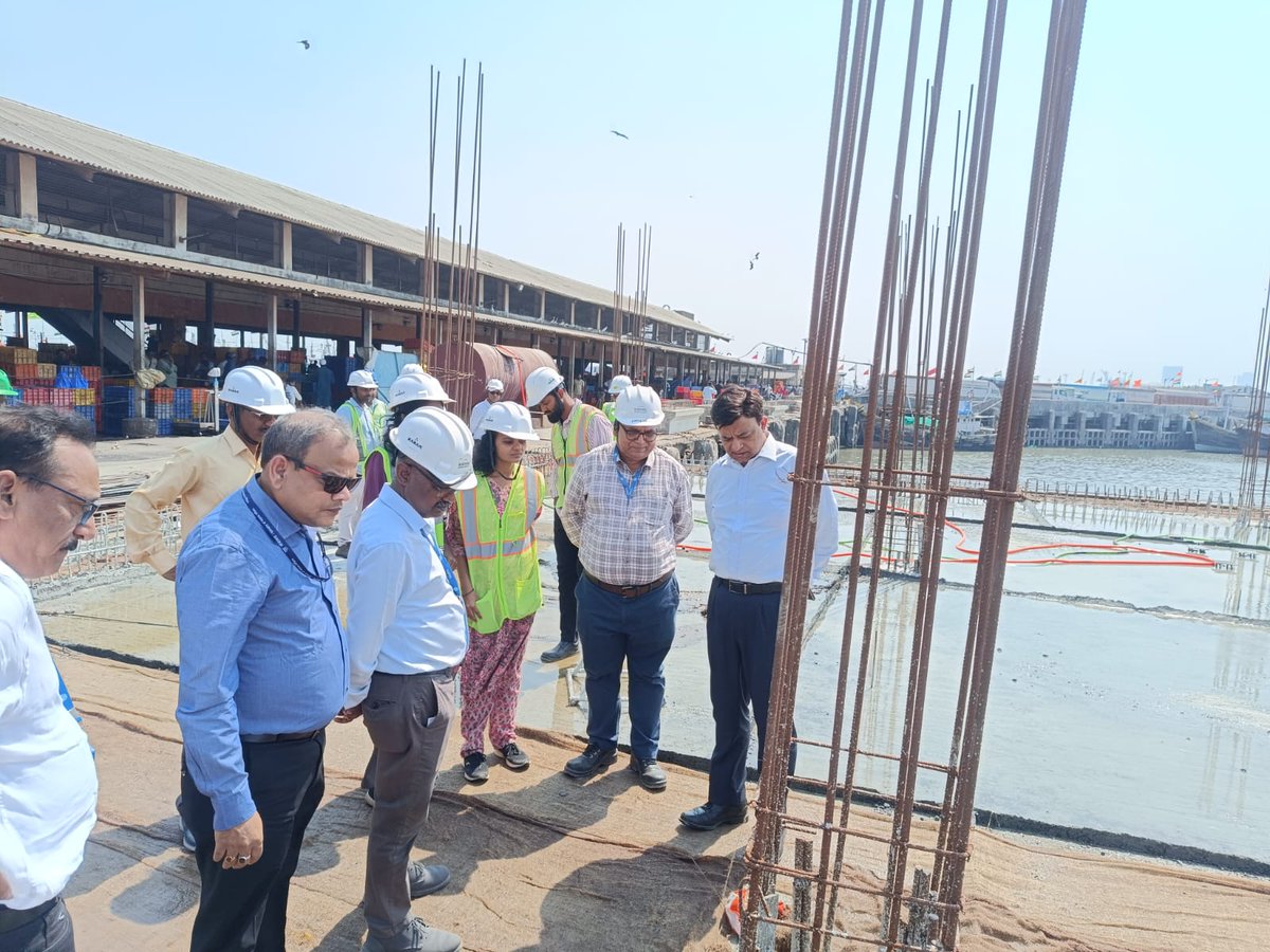 SDCL_India's tweet image. MD, SDCL, visited Sagarmala-funded maritime projects in Maharashtra,conducting an on-site inspection to review progress &amp;amp; address key challenges.#MaritimeDevelopment #Infrastructure @shipmin_india @mahamaritime1