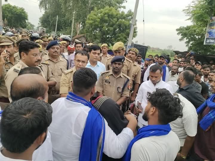 Devendra Bhim Raj BYS (@devendrabhim) on Twitter photo बड़े बड़े सत्ताधारी एक क्रांतिकारी योद्धा को नहीं झेल पा रहे हैं जबकि सत्ता में है
वह अकेला ही नींद हराम कर रखा है नाम है देवेंद्र भीमराज
भीम युवा संगठन चीफ़
<a href="/highlight/">highlight</a> <a href="/yadavakhilesh/">Akhilesh Yadav</a> <a href="/RahulGandhi/">Rahul Gandhi</a> बड़े बड़े सत्ताधारी एक क्रांतिकारी योद्धा को नहीं झेल पा रहे हैं जबकि सत्ता में है
वह अकेला ही नींद हराम कर रखा है नाम है देवेंद्र भीमराज
भीम युवा संगठन चीफ़
<a href="/highlight/">highlight</a> <a href="/yadavakhilesh/">Akhilesh Yadav</a> <a href="/RahulGandhi/">Rahul Gandhi</a>