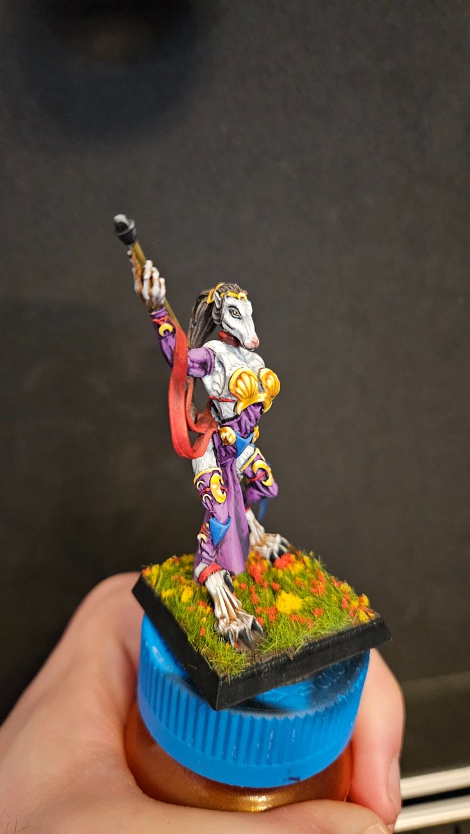 Been busy with full on writers block and artists block, but not for mini painting! 1 Wolfen Vestal down from Confrontation. Styled like a samoyed with brown socks. 
#minipainting 
#confrontation
and a little #furry