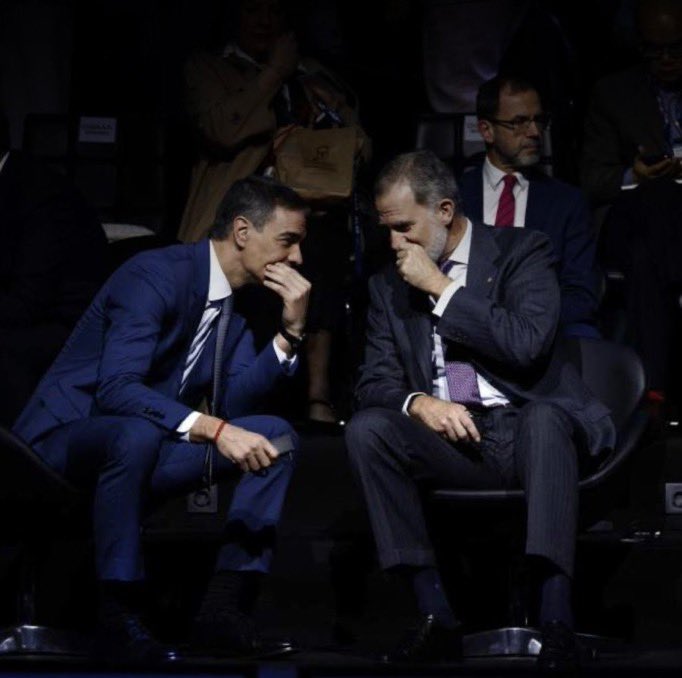 🔴 Retuitea si a ti también te produce desconfianza, vergüenza, asco y decepción esta imagen de complicidad entre Pedro Sánchez y Felipe VI

El felpudo borbónico ha optado por el “si no puedes con ellos, únete a ellos”