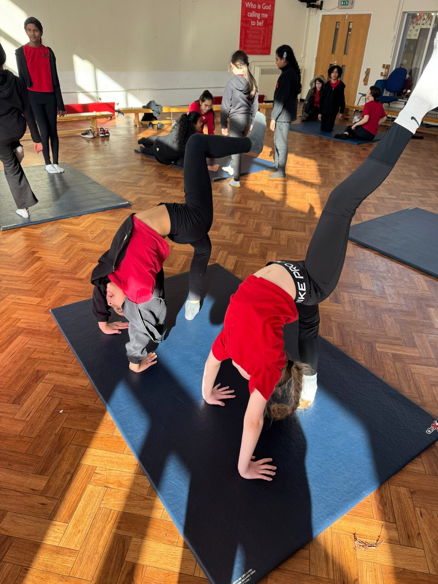 StTomMore's tweet image. Year 6 have been using front and back support alongside different point balances in their gymnastics sessions. Here, they are soldiers on a daring mission, inspired by the music of &apos;The Great Escape&apos;. #STMPE