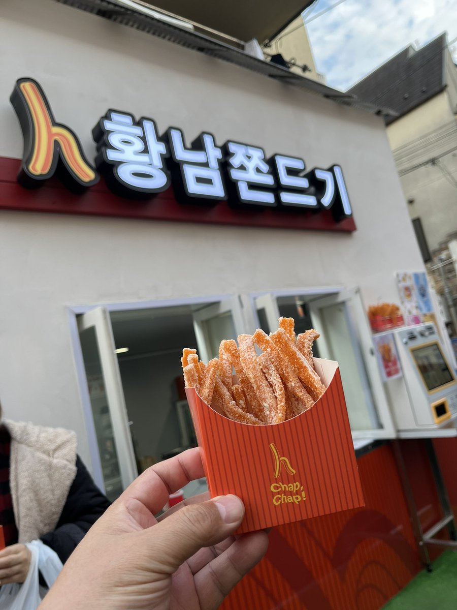 goal_ka8's tweet photo. 新大久保!食べ歩き!
#フィナンシェドーナツ
#cafegoom
#クロックスパン
#lattencos
#ファンナムチョンドウギ
#塩パンたい焼き
#SOBOONG https://t.co/gLv4Jimw5b