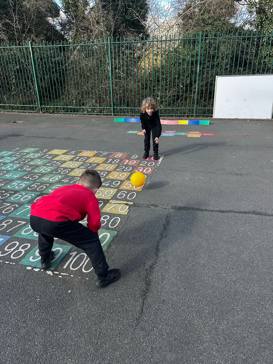 StTomMore's tweet image. Ball skills in Y1/2 - it&apos;s all about control and accuracy. #STMPE