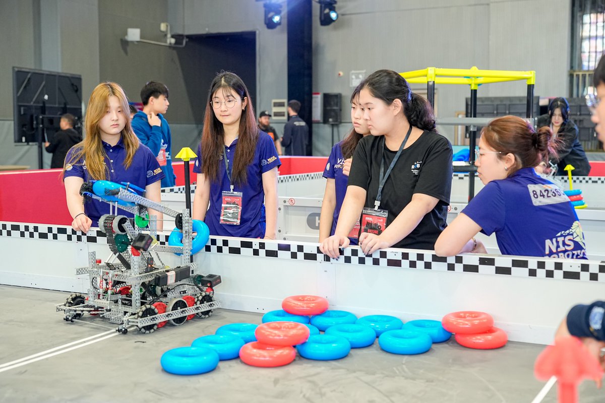 Nanjing International School tweet media