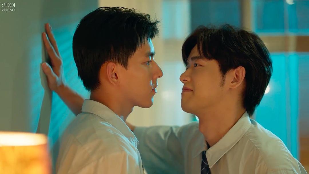 TheOnlyOne_Mou's tweet image. Move #N 🚶‍♂️, new school’s chem lab is decent 🔬, but my deskmate’s duller than a test tube 🧪. Anyone wanna blow up the lab with me? JK, chill 😜. #TransferLife #ChemNerd #DailyLaughs