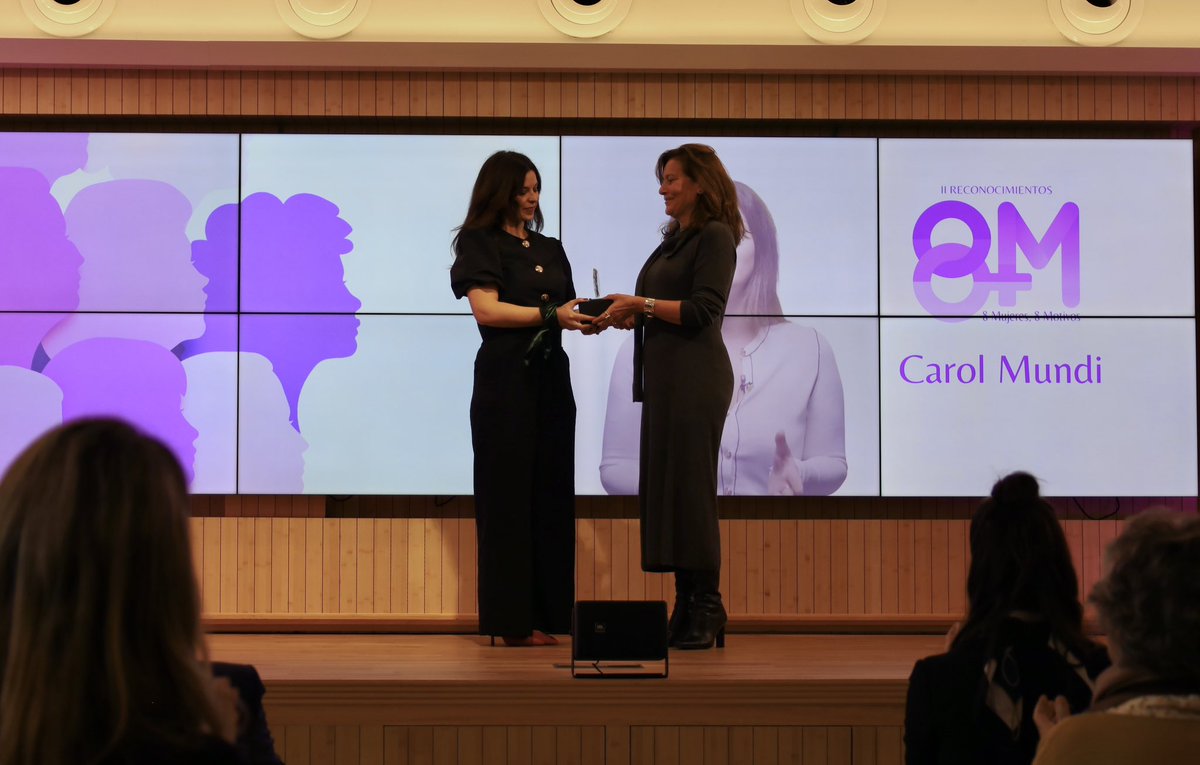 Delegación del Gobierno en Madrid 🏛️ (@dgobiernomadrid) on Twitter photo <a href="/saludymujeres/">MujeresParaLaSalud</a> 🏆Reconocemos a <a href="/carolgMundi/">Carol Mundi</a> por su compromiso con la divulgación y la educación desde una mirada feminista. Su labor acercando el conocimiento y dando voz a mujeres afganas es un ejemplo de cómo la cultura y el pensamiento crítico construyen igualdad.
“Desde mi trabajo puedo <a href="/saludymujeres/">MujeresParaLaSalud</a> 🏆Reconocemos a <a href="/carolgMundi/">Carol Mundi</a> por su compromiso con la divulgación y la educación desde una mirada feminista. Su labor acercando el conocimiento y dando voz a mujeres afganas es un ejemplo de cómo la cultura y el pensamiento crítico construyen igualdad.
“Desde mi trabajo puedo