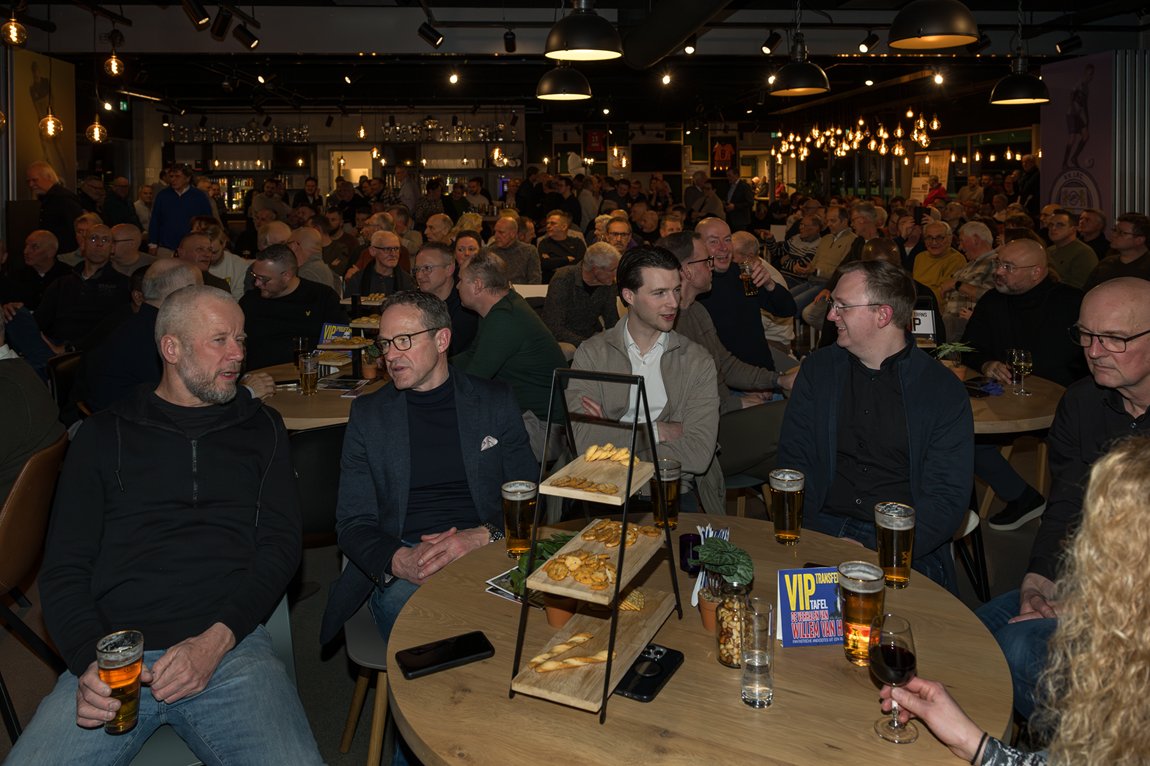 Geweldige avond met Willem van Hanegem i.s.m. <a href="/vanekerenkuiper/">Van Ekeren Kuiper</a> !

Bekijk het verslag en de foto's op
vvlrc.nl/1/2521/succesv…