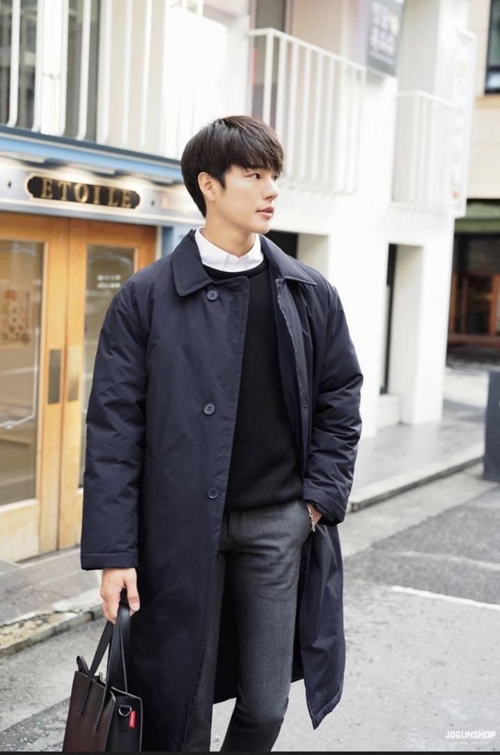 You10146350's tweet image. ผลงานถ่ายแบบ ซังมิน
#Sangmindinneaw 
#sangminchoi
#ซังมิน