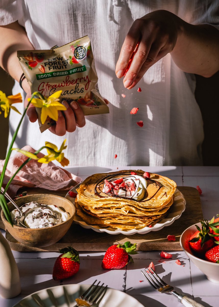 newforestsnacks's tweet image. 🥞✨ It’s Pancake Day! The perfect excuse to flip, stack, and top your pancakes just the way you like. For us, it’s fresh strawberries with a sprinkle of our freeze-dried berries for extra crunch! 🍓😋 What’s your go-to topping? #PancakeDay #ShroveTuesday #StrawberryLove