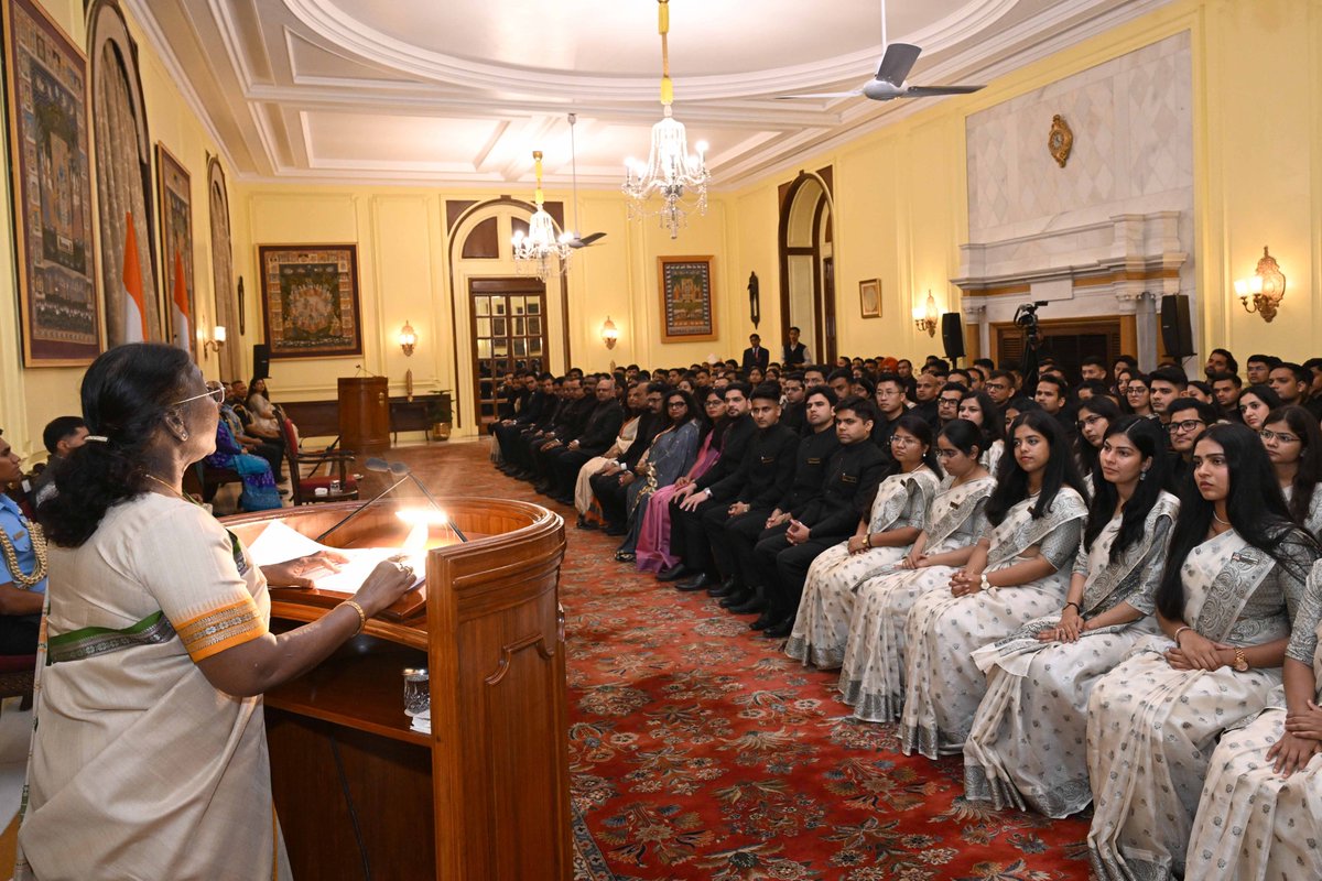 Officer Trainees of Indian Revenue Service called on President Droupadi Murmu at Rashtrapati Bhavan. The President said that IRS officers have crucial role to play, as they would oversee the process to ensure that everyone contributes according to their lawful capacity, while