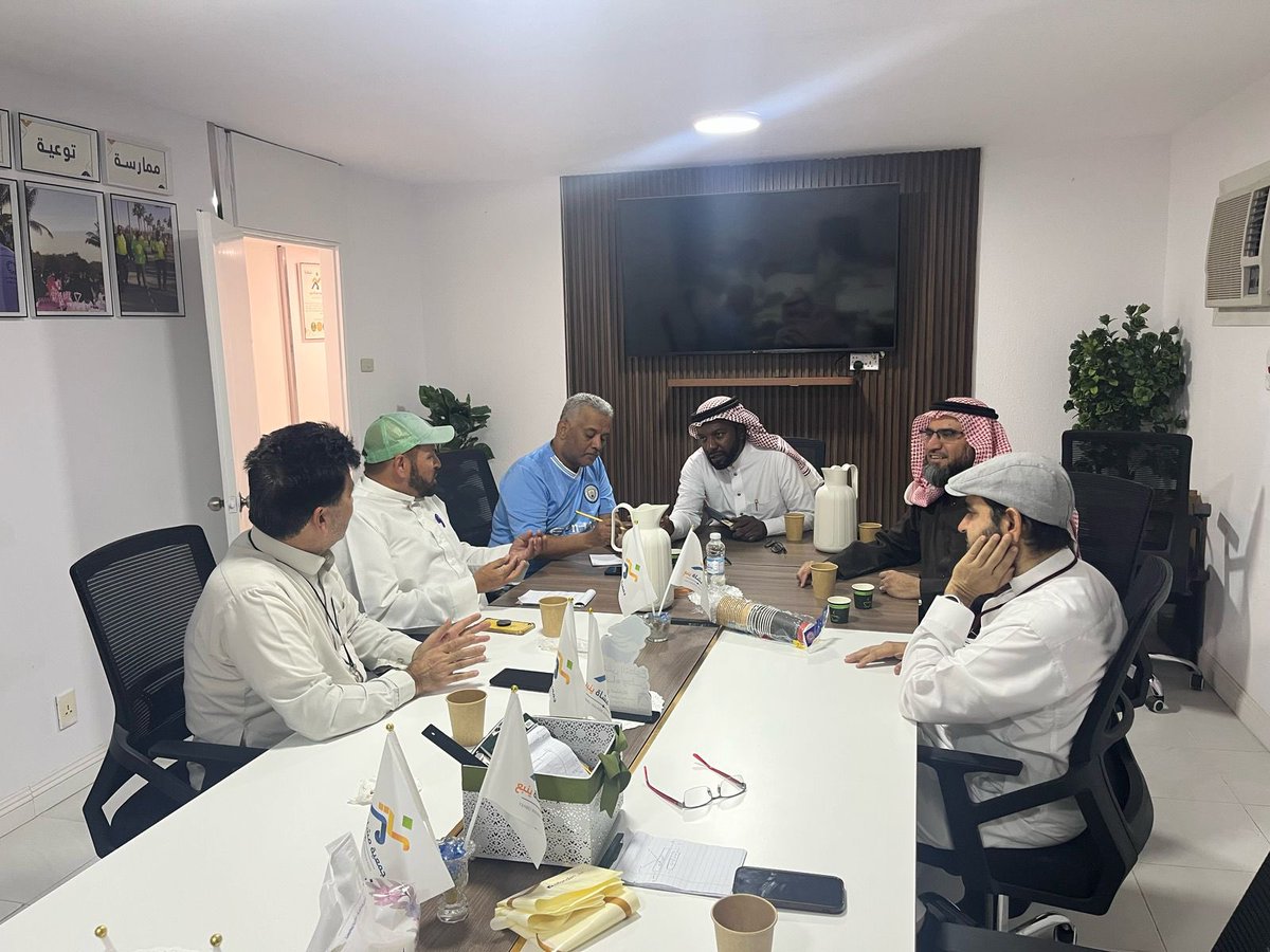 تم مساء امس الاثنين الموافق ٣من شهر #رمضان 
عقد اجتماع مجلس إدارة <a href="/Shebelyanbu/">فريق شبل ينبع التطوعي</a> 
بمقر <a href="/mushatyanbu_org/">جمعية مشاة ينبع</a> وذلك لنقاش البرامج الي القادمة لهذا العام وأيضا طرح خطط مستقبلية وتطوير اداء العمل للفريق

 <a href="/MushatYanbu/">فريق مشاة وهايكنج ينبع التطوعي</a> 
<a href="/YanbuMashi/">فريق مشاة ينبع النسائي التطوعي</a> 
<a href="/Zumoroda_Yanbu/">فريق زمردة للمشي والهايكنج</a> 
#ينبع 
#ينبع_الصناعية