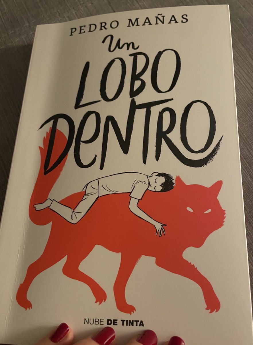 📚«Un lobo dentro», de Pedro Mañas, <a href="/pedro_manas/">Pedro Mañas Romero</a> Las historias de sufrimiento y convivencia escolar siempre me remueven cada célula. Pero están tan bien escrita, tan bien llevada, combina con tanta naturalidad elementos tan diversos, que es imprescindible. <a href="/penguinlibros/">Penguin España 🐧📚</a>, a p 3.°