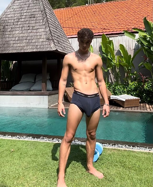 Leedsclad tweet media