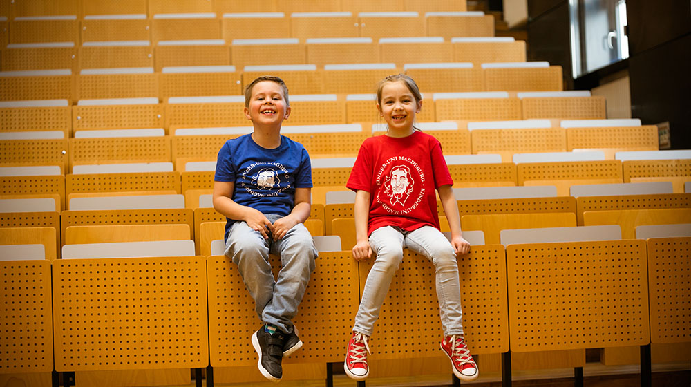 Otto-von-Guericke-Universität Magdeburg (@ovgupresse) on Twitter photo Jetzt anmelden zur ersten #Kinderuni des Jahres an der <a href="/OVGUpresse/">Otto-von-Guericke-Universität Magdeburg</a>. Biologin Anne Dittrich erklärt den Grundschülern, wie die reibungslose Kommunikation unserer Zellen dafür sorgt, dass unser Körper funktioniert. link.ovgu.de/KUOVGU Jetzt anmelden zur ersten #Kinderuni des Jahres an der <a href="/OVGUpresse/">Otto-von-Guericke-Universität Magdeburg</a>. Biologin Anne Dittrich erklärt den Grundschülern, wie die reibungslose Kommunikation unserer Zellen dafür sorgt, dass unser Körper funktioniert. link.ovgu.de/KUOVGU